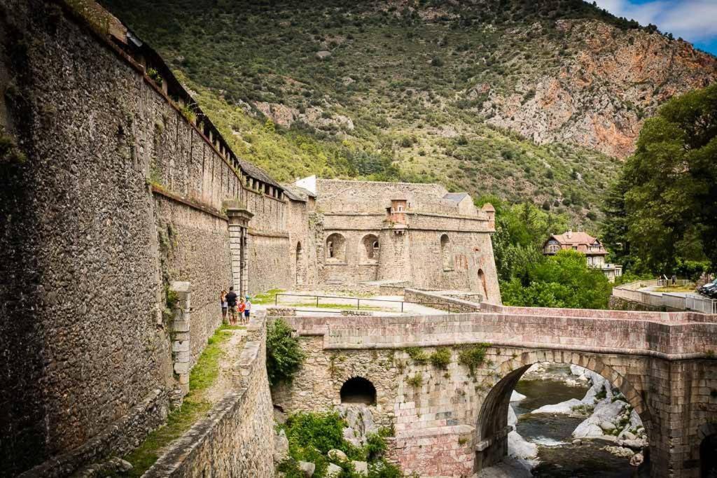 Les Maisons Du Conflent, Maisons Familiales En Pierre Au Coeur Des Remparts Villefranche-de-Conflent Kültér fotó